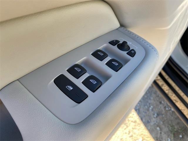 new 2025 Volvo XC60 car, priced at $48,895