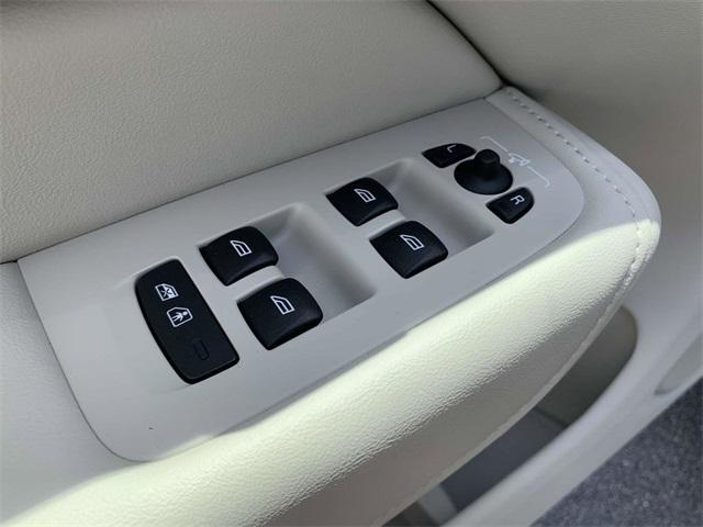 new 2025 Volvo XC60 car, priced at $61,410