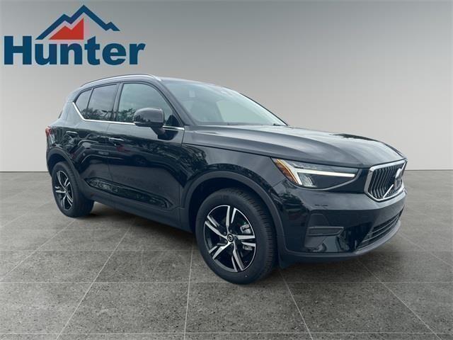 new 2025 Volvo XC40 car, priced at $45,000