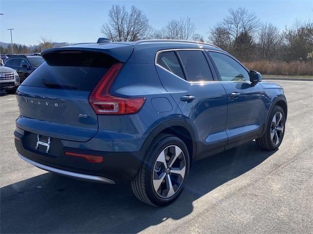 new 2025 Volvo XC40 car, priced at $42,750