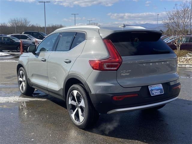 new 2025 Volvo XC40 car, priced at $45,015