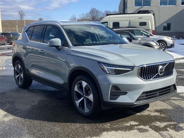 new 2025 Volvo XC40 car, priced at $45,015