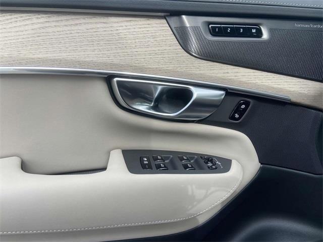 new 2025 Volvo XC90 car, priced at $75,905
