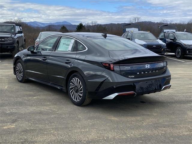 new 2025 Hyundai Sonata Hybrid car, priced at $37,564