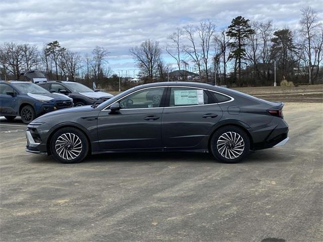 new 2025 Hyundai Sonata Hybrid car, priced at $37,564