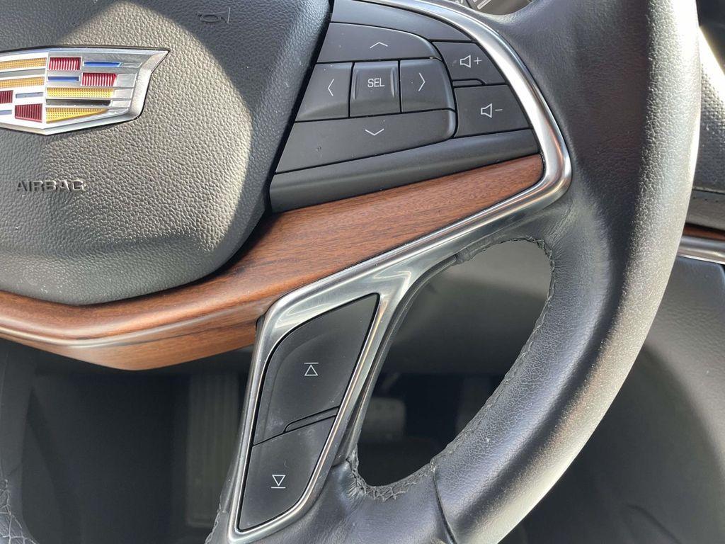 used 2020 Cadillac XT5 car, priced at $30,817