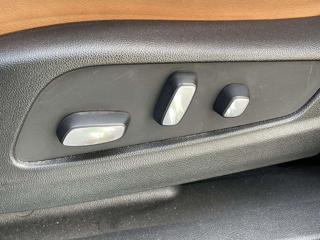 used 2020 Cadillac XT5 car, priced at $30,817