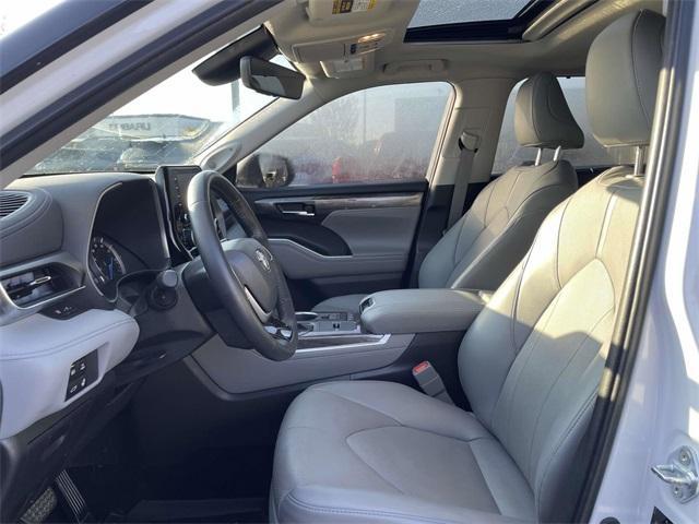used 2022 Toyota Highlander Hybrid car, priced at $46,987