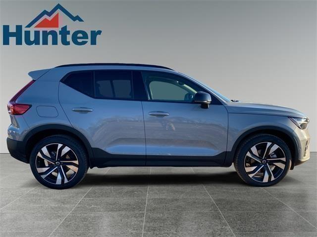 new 2025 Volvo XC40 car, priced at $49,790