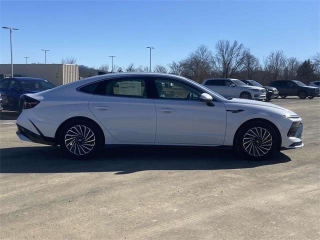 new 2025 Hyundai Sonata Hybrid car, priced at $38,820