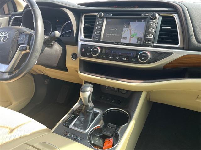 used 2018 Toyota Highlander car, priced at $25,558