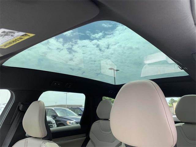 new 2025 Volvo EX90 car, priced at $81,890