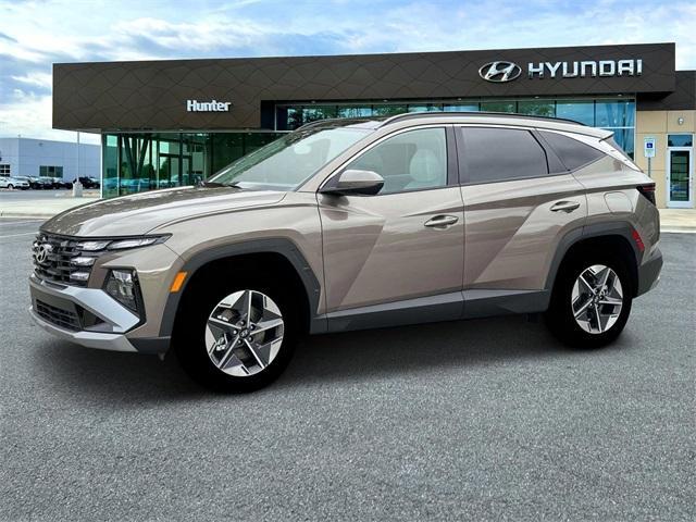 new 2025 Hyundai TUCSON Hybrid car, priced at $37,190