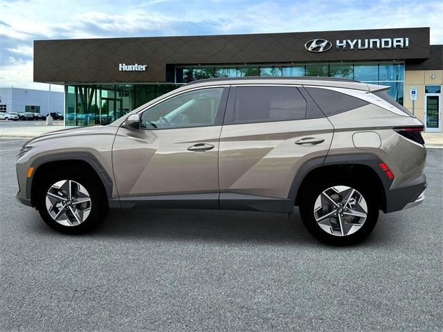 new 2025 Hyundai TUCSON Hybrid car, priced at $37,190