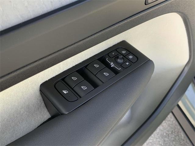 new 2025 Volvo XC40 car, priced at $46,335