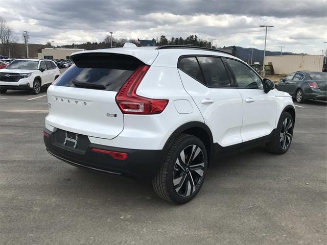 new 2025 Volvo XC40 car, priced at $48,790