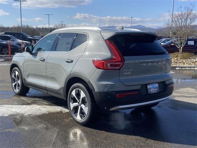 new 2025 Volvo XC40 car, priced at $46,015