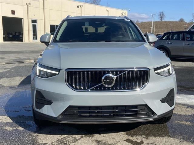 new 2025 Volvo XC40 car, priced at $46,015