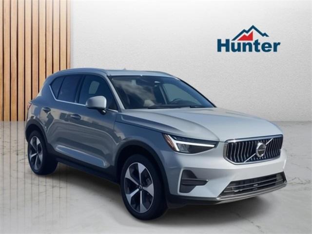 new 2025 Volvo XC40 car, priced at $45,015