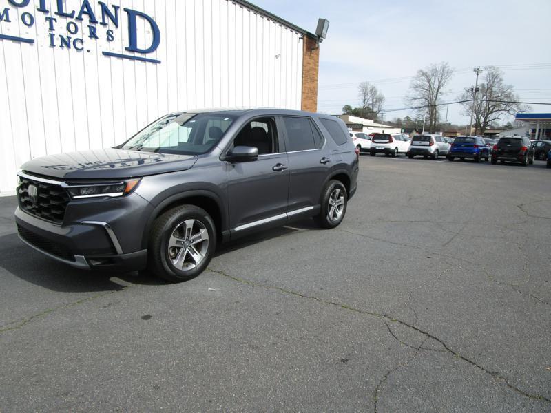 used 2023 Honda Pilot car, priced at $39,995