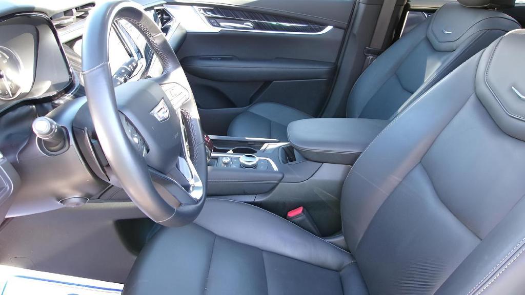 used 2025 Cadillac XT6 car, priced at $49,995
