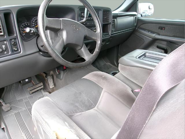 used 2004 Chevrolet Avalanche car, priced at $7,995