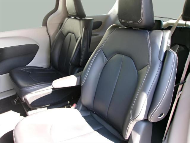 used 2024 Chrysler Pacifica Hybrid car, priced at $31,995