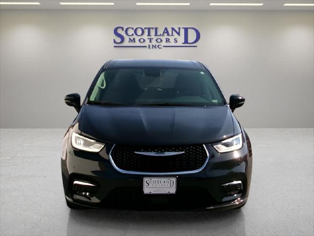used 2024 Chrysler Pacifica Hybrid car, priced at $31,995