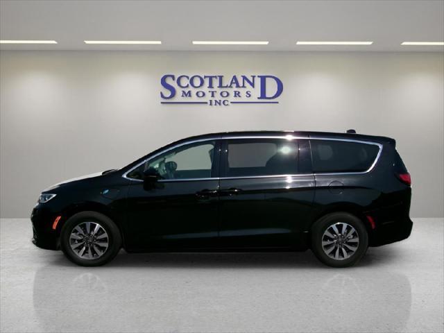 used 2024 Chrysler Pacifica Hybrid car, priced at $31,995