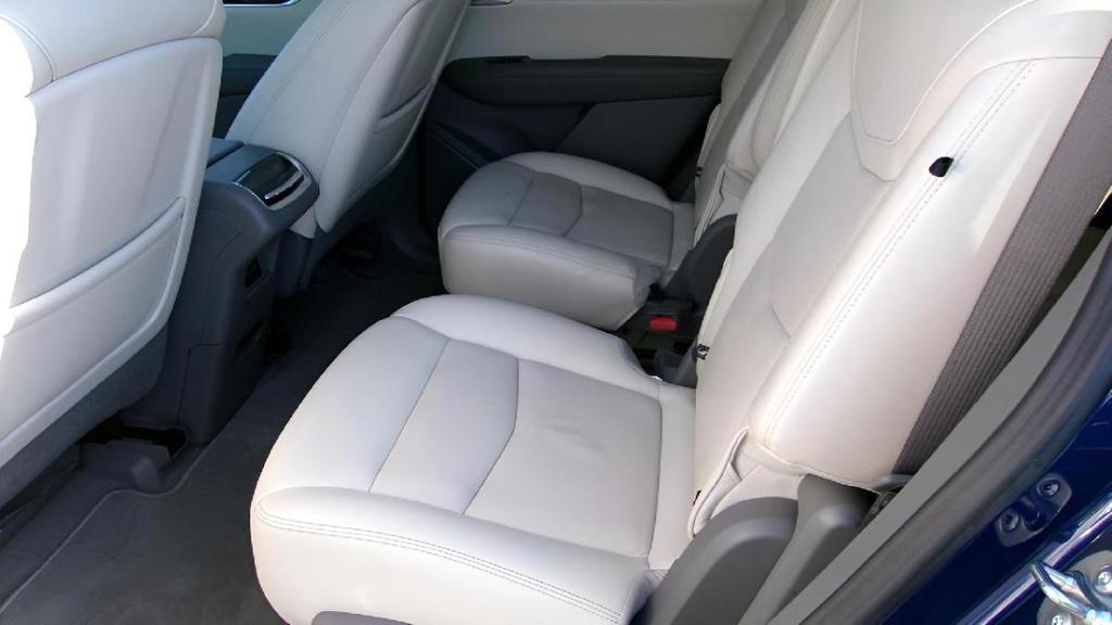 used 2025 Cadillac XT6 car, priced at $49,995