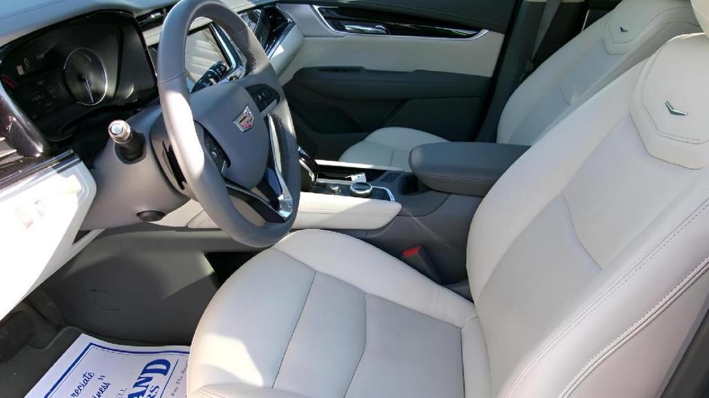 used 2025 Cadillac XT6 car, priced at $49,995