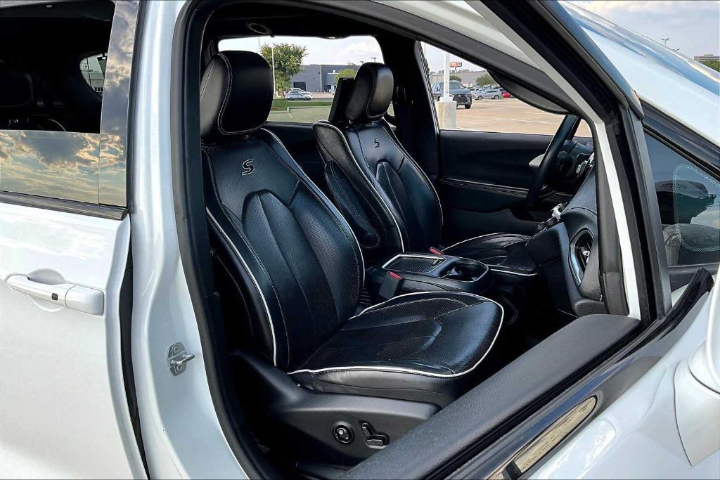 used 2018 Chrysler Pacifica car, priced at $12,991