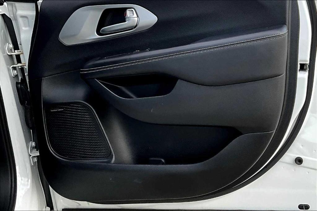 used 2018 Chrysler Pacifica car, priced at $12,991
