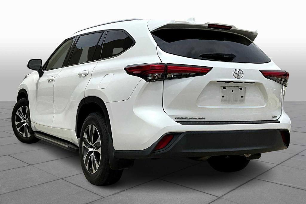 used 2022 Toyota Highlander car, priced at $34,265