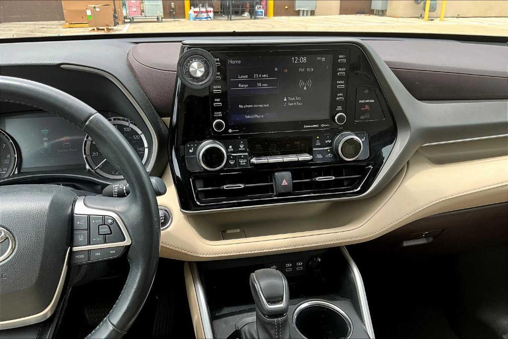 used 2022 Toyota Highlander car, priced at $34,265