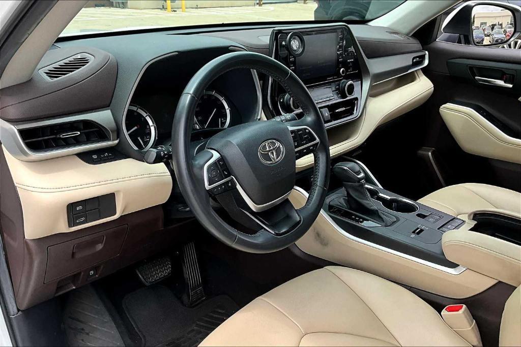 used 2022 Toyota Highlander car, priced at $34,265