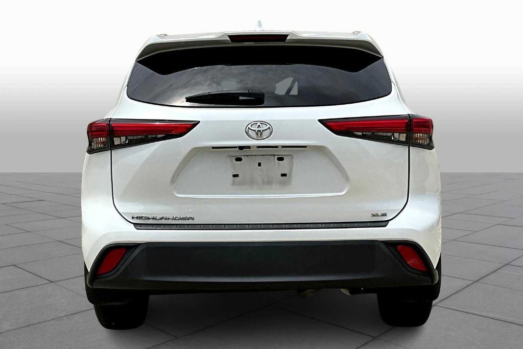 used 2022 Toyota Highlander car, priced at $34,265