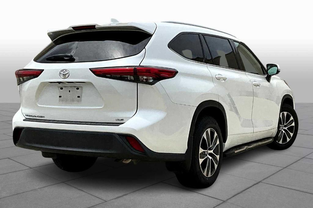 used 2022 Toyota Highlander car, priced at $34,265
