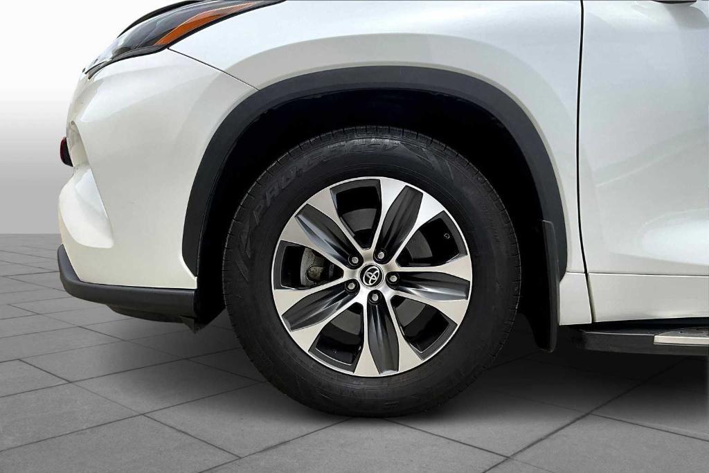 used 2022 Toyota Highlander car, priced at $34,265