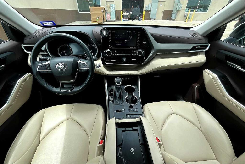 used 2022 Toyota Highlander car, priced at $34,265