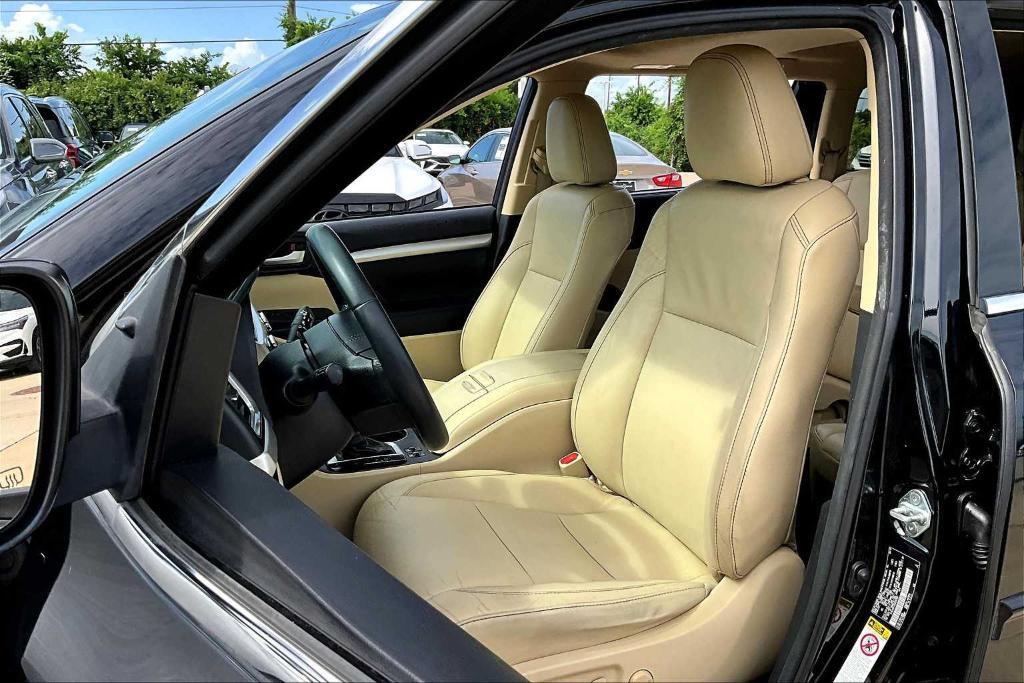 used 2016 Toyota Highlander car, priced at $19,600