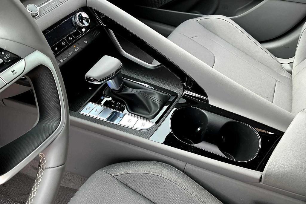 new 2025 Hyundai Elantra car, priced at $26,325