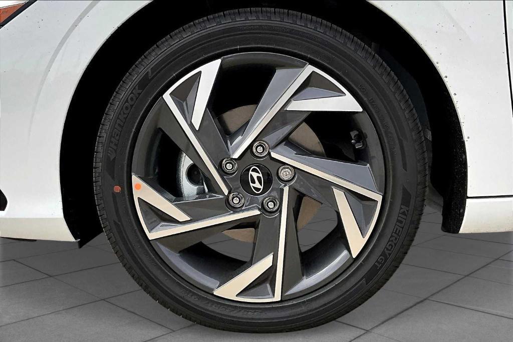 new 2025 Hyundai Elantra car, priced at $26,325