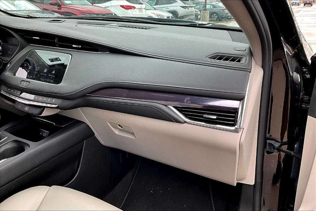 used 2023 Cadillac XT4 car, priced at $27,999