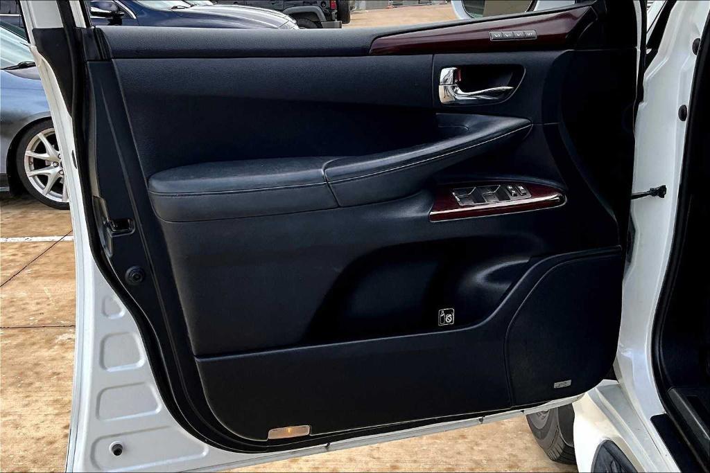 used 2015 Lexus LX 570 car, priced at $33,106