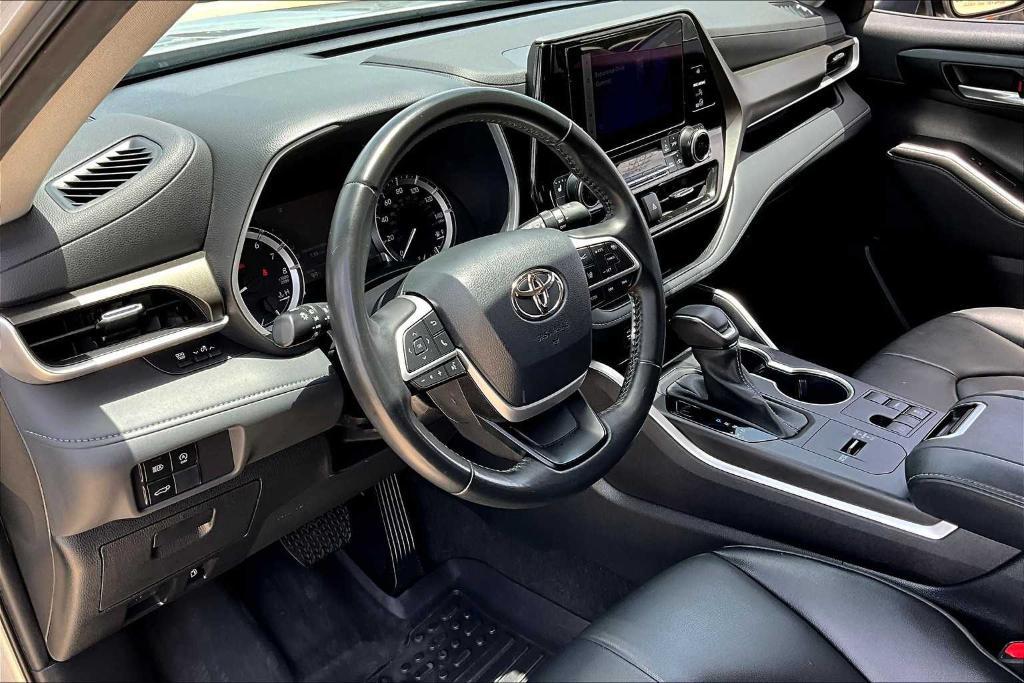 used 2023 Toyota Highlander car, priced at $36,500