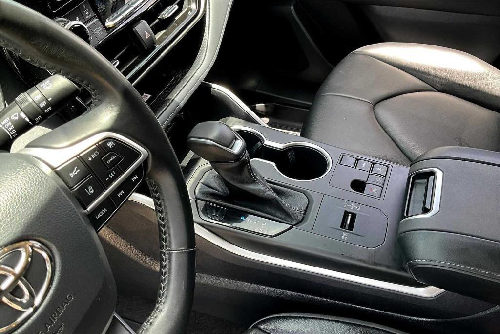 used 2023 Toyota Highlander car, priced at $36,500