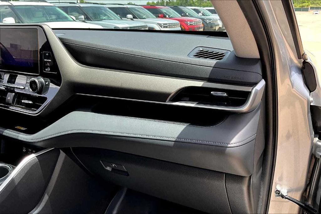 used 2023 Toyota Highlander car, priced at $36,500