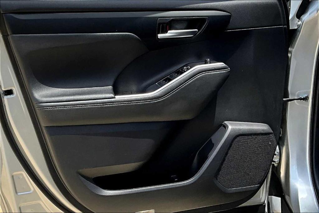 used 2023 Toyota Highlander car, priced at $36,500