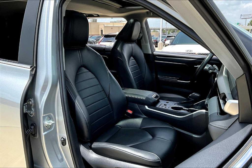used 2023 Toyota Highlander car, priced at $36,500